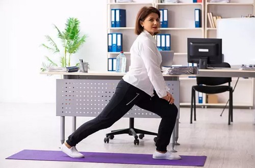 デスクワーク中の正しい姿勢って？
