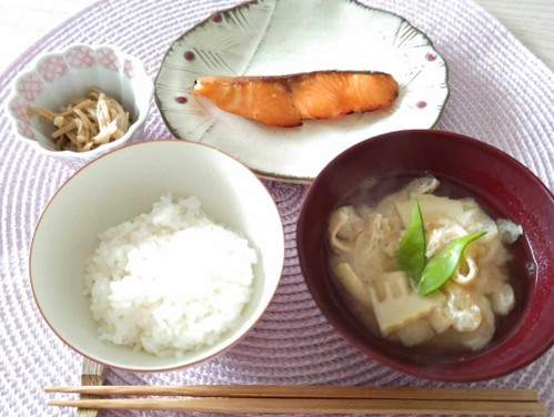 糖質と炭水化物の関係って？摂取目標量は！
