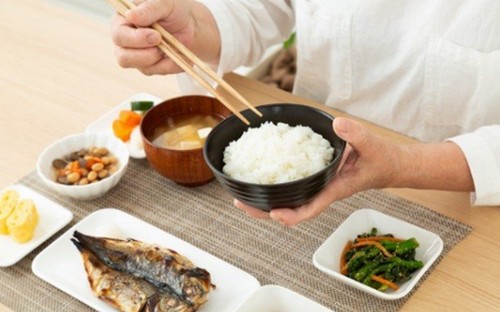 内臓脂肪を減らすには?食事と運動のポイント!