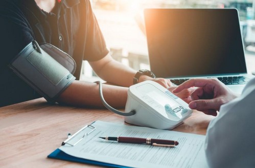 高血圧って？健康上のリスクや、改善のポイント！
